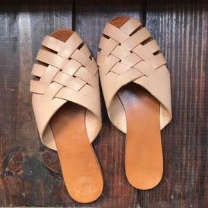 VERO CUOIO nude woven leather sandals